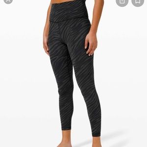 Lululemon Zebra tight 25”
